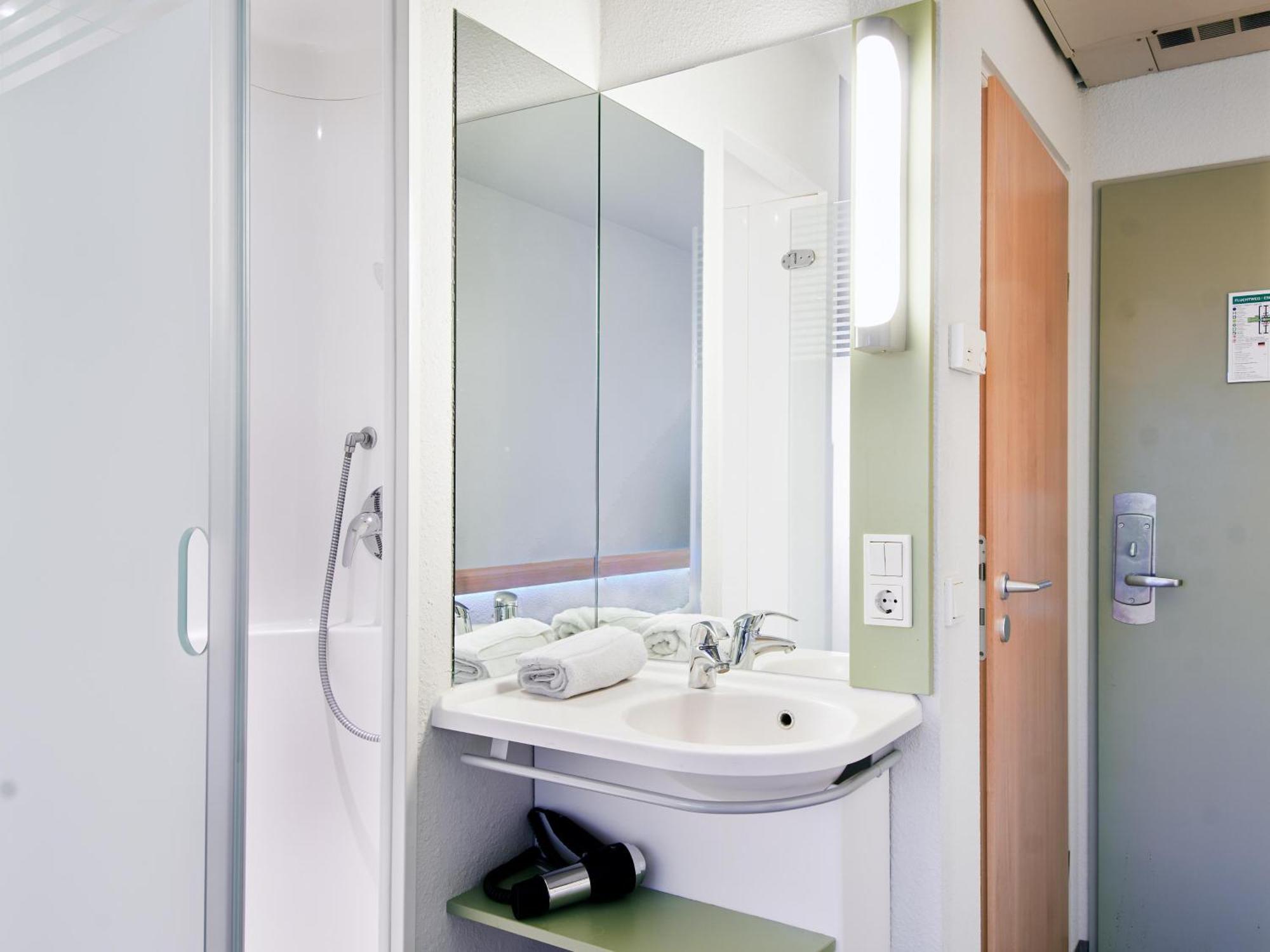 B&B Hotel Hannover-Laatzen Buitenkant foto